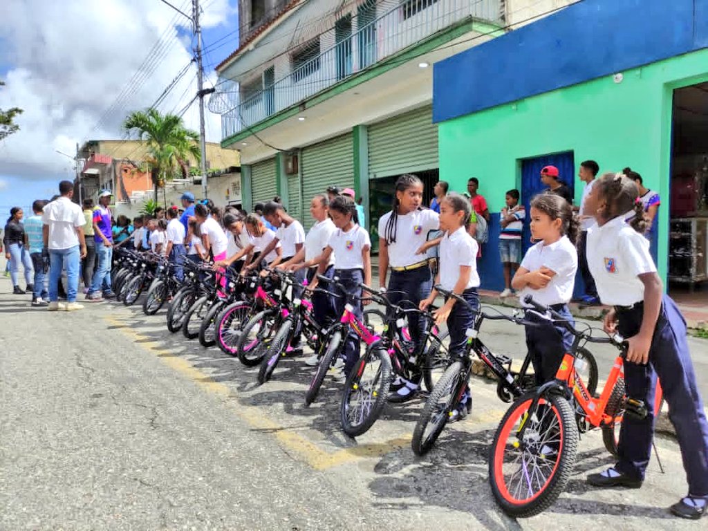 Más de 800 niños han disfrutado del Plan Pedaleando por Buroz