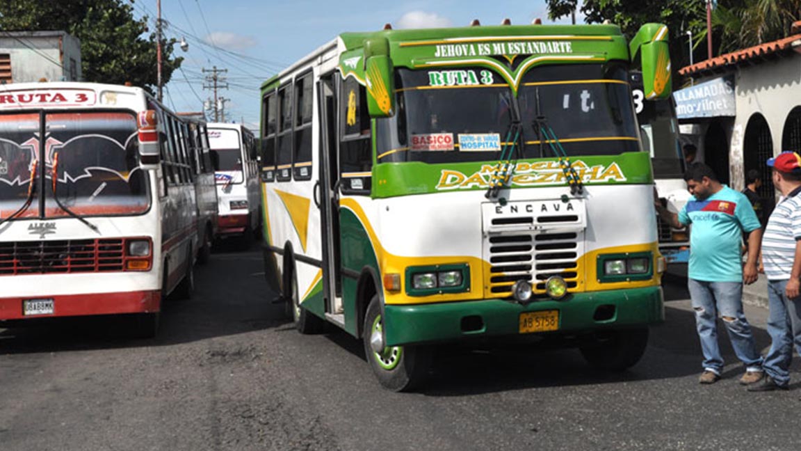 Transportistas se mantienen en asamblea para exigir mejores condiciones laborales