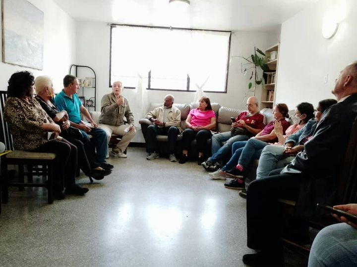 Vecinos en Caracas se capacitan en torno a las primarias de la oposición