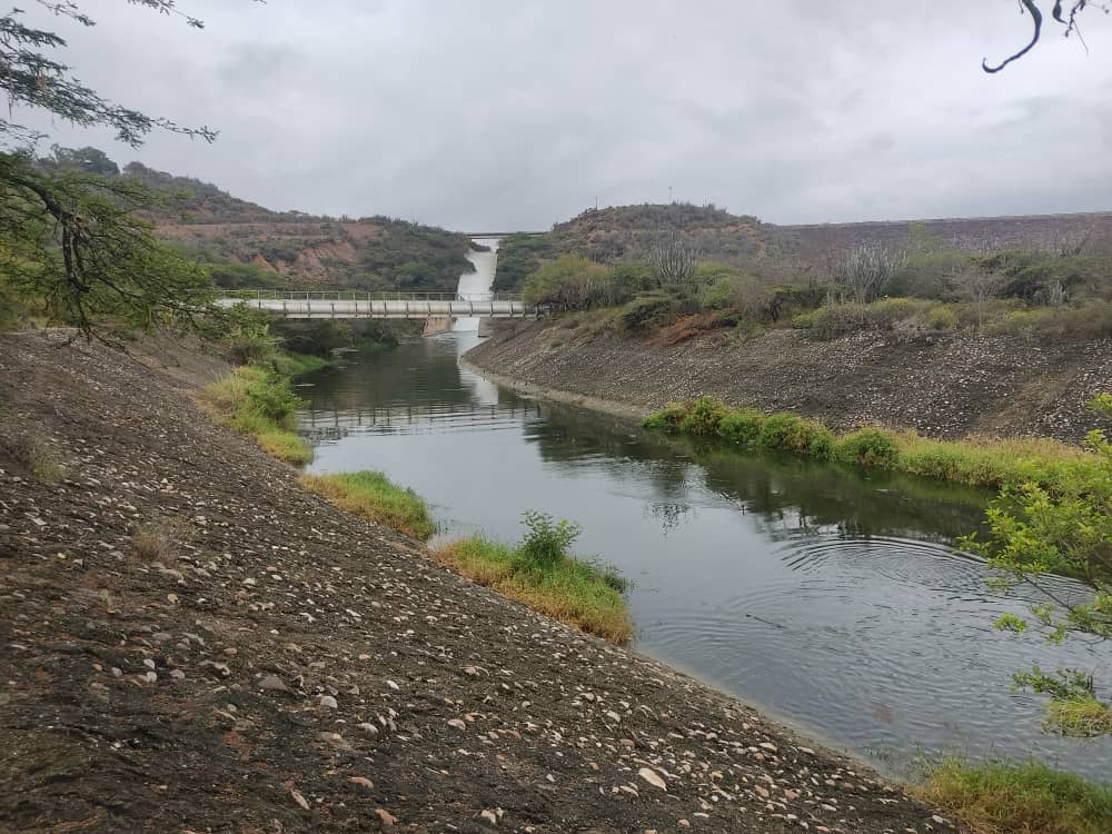 Embalse Dos Cerritos se mantiene en cota máxima ante las precipitaciones