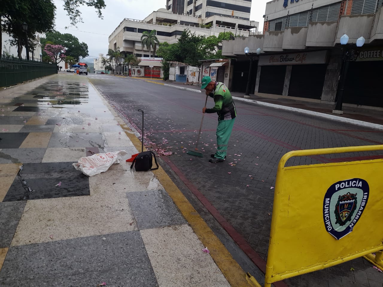 250 trabajadores fueron desplegados para la limpieza de espacios públicos en la Semana Mayor