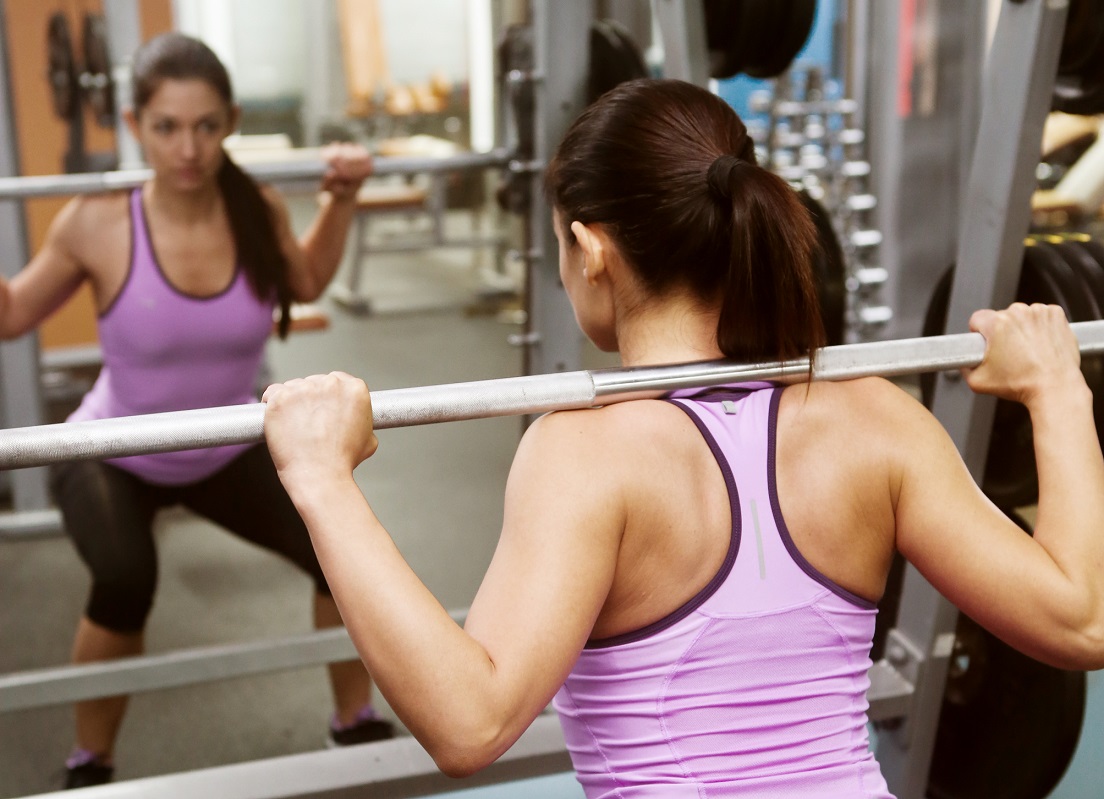 Ejercicios de fuerza protegen la masa muscular y ósea en las mujeres