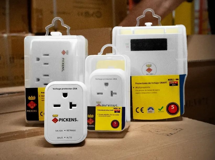 Protectores con ciclo de espera previenen daños en equipos eléctricos