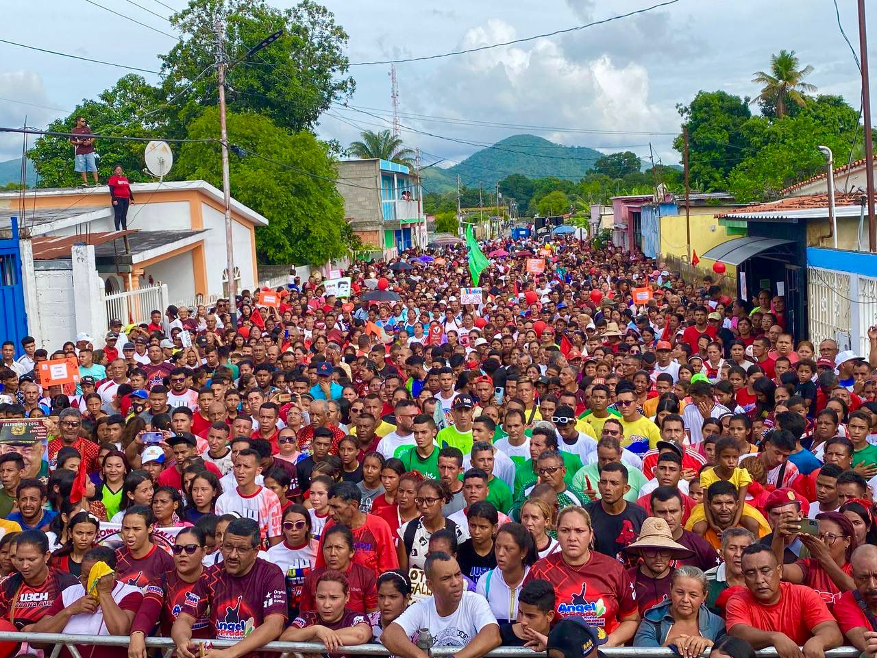 Habitantes de Simón Planas marcharon en respaldo a la gestión del presidente Nicolás Maduro
