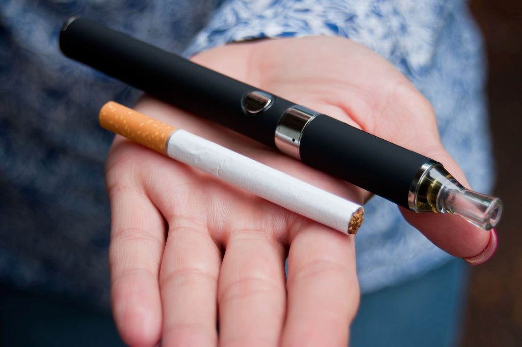 Cigarrillo electrónico no es una alternativa segura para dejar de fumar