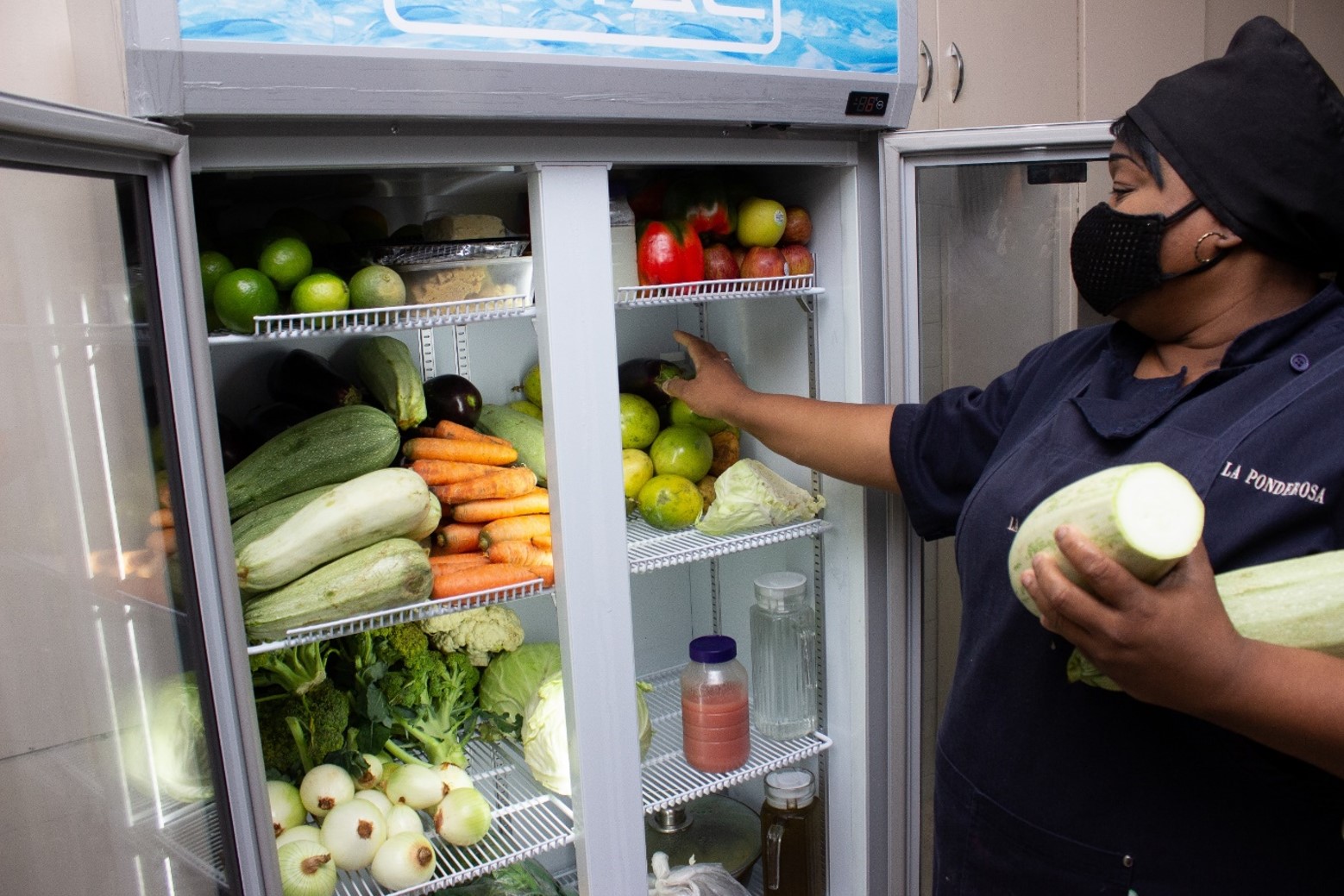 Adultos mayores deben mantenerse hidratados para preservar su salud