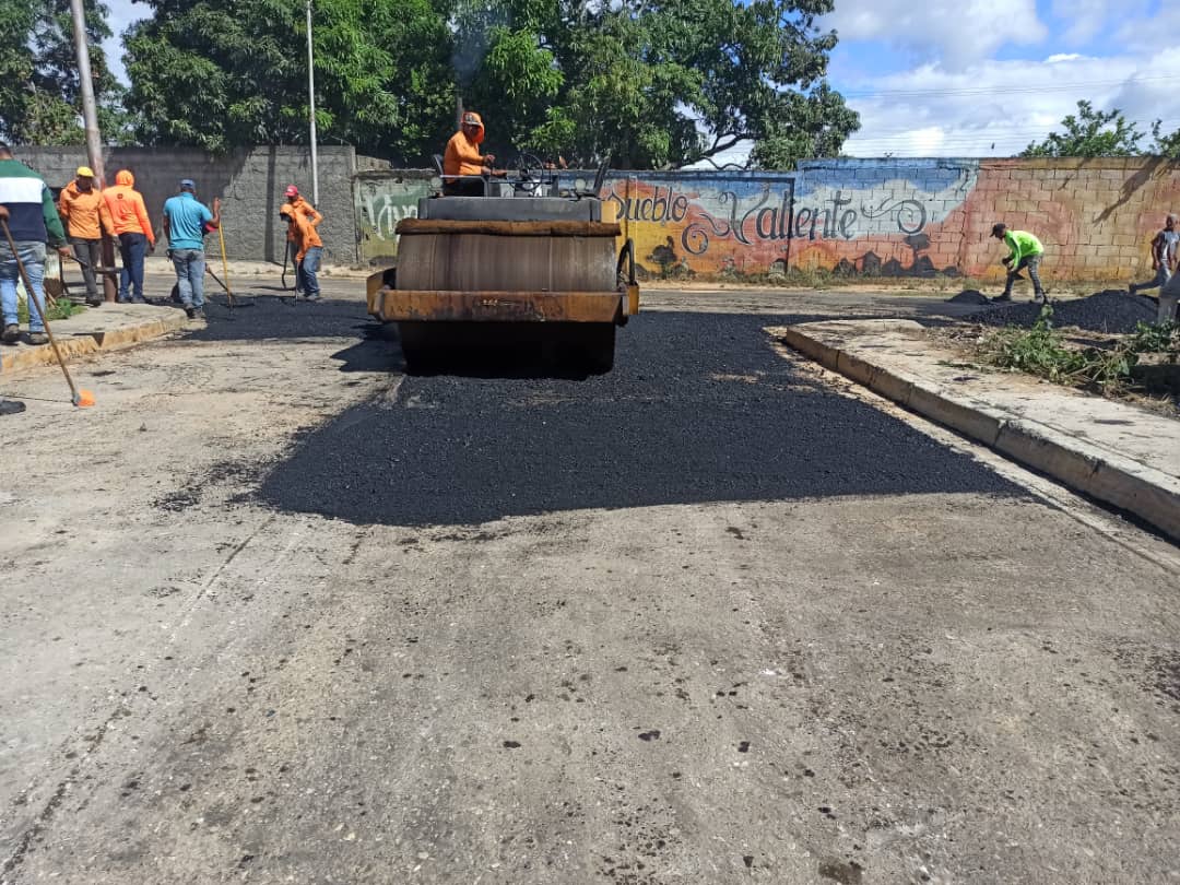 Pdte. Invilara: a través de la GMVB hemos colocado 1.607 toneladas de asfalto en la red vial de Lara
