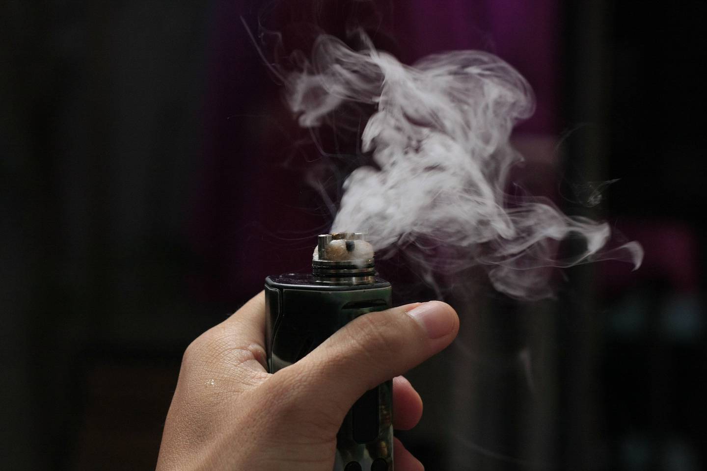 Todas las sustancias en los ‘vapeadores’ son tóxicas para los pulmones