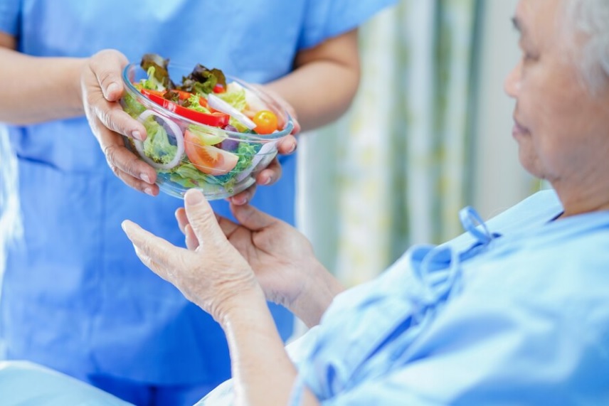 Pacientes oncológicos deben incluir vegetales y proteínas en su alimentación