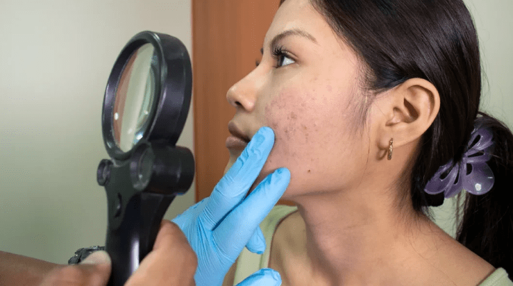 Sociedad dermatológica rechazó el contenido publicado por influencers sobre el área de la salud